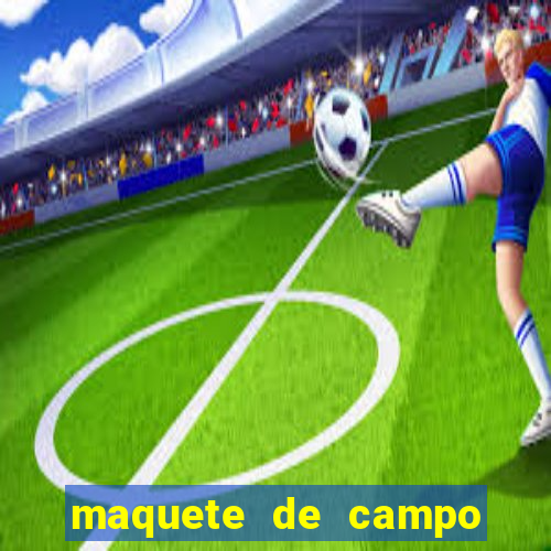 maquete de campo de futebol com material reciclavel